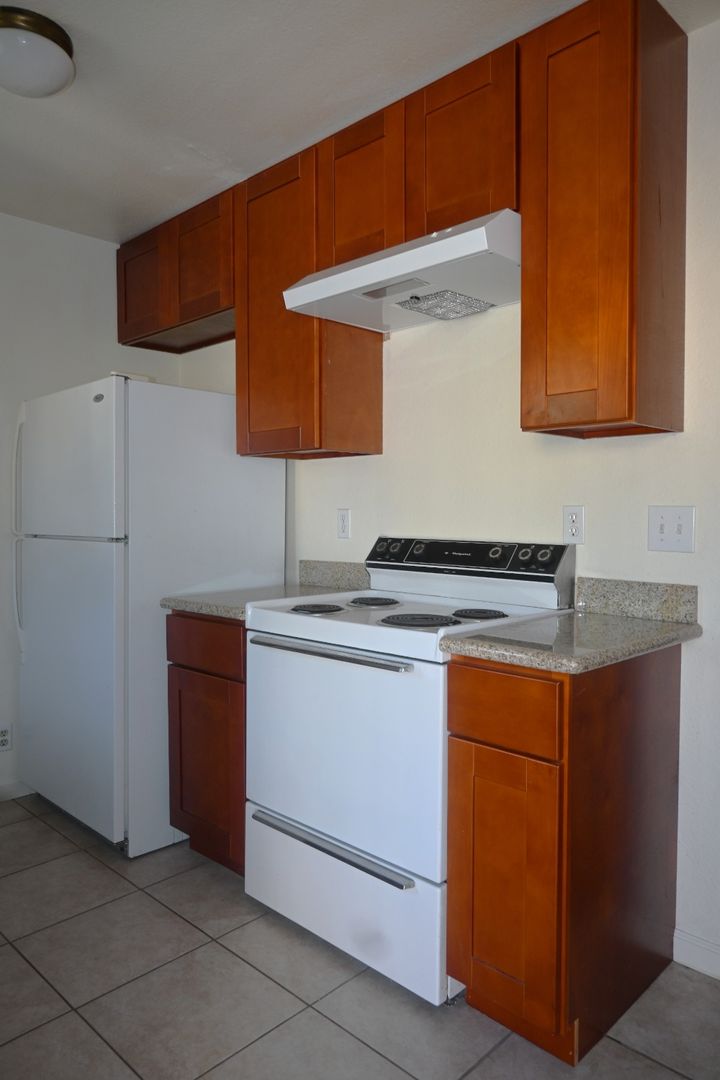 Sacramento House: 8272 Center Parkway