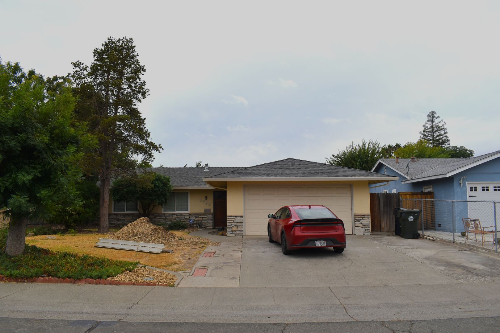 Sacramento House: 6595 Hitchcock Way