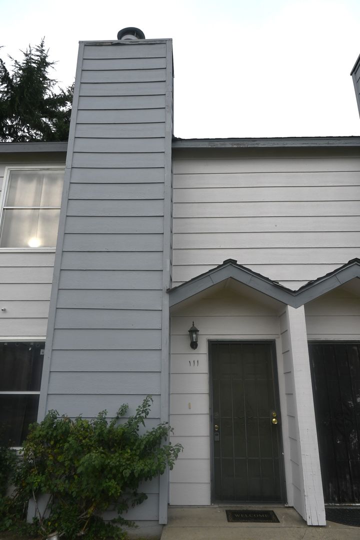 Sacramento House: 8272 Center Parkway