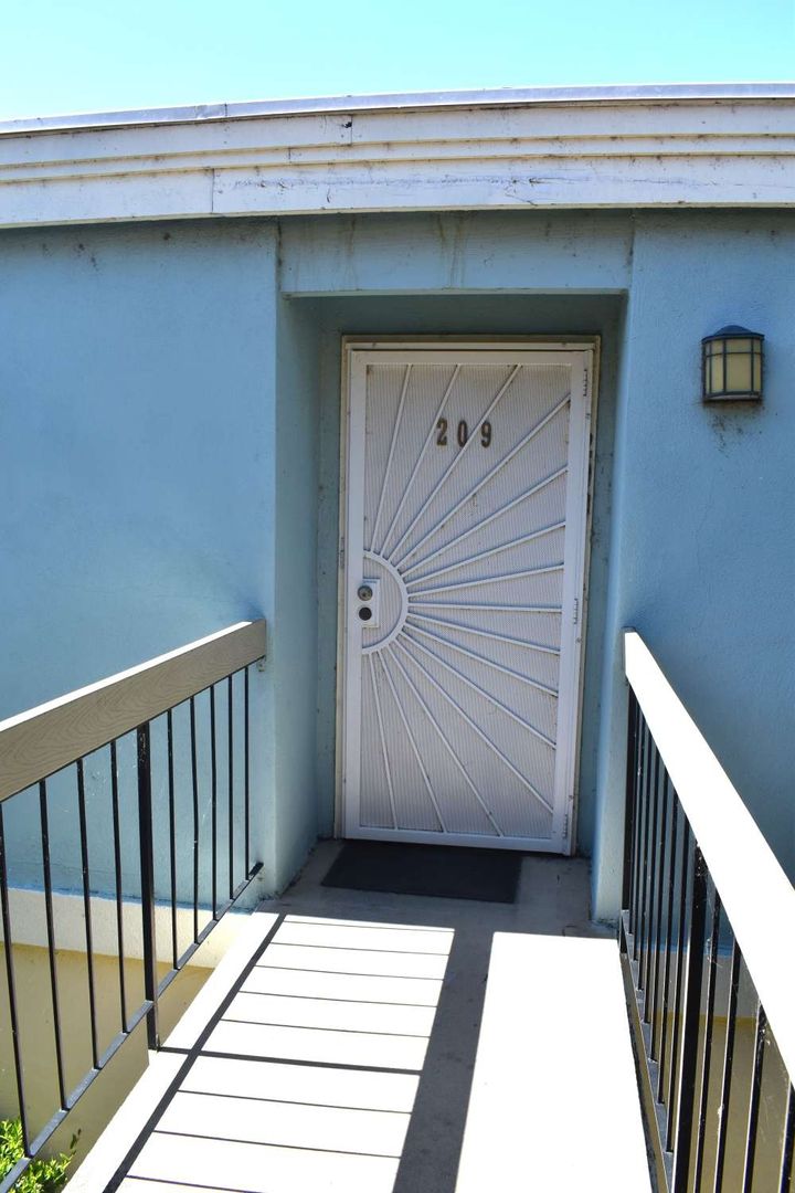 Sacramento House: 6241 Riverside Blvd Unit 209