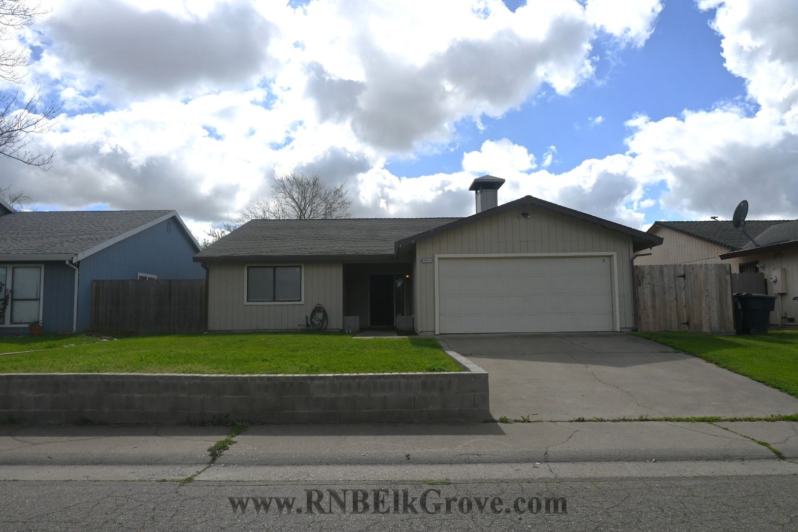 Sacramento House: 8648 Tiogawoods Drive