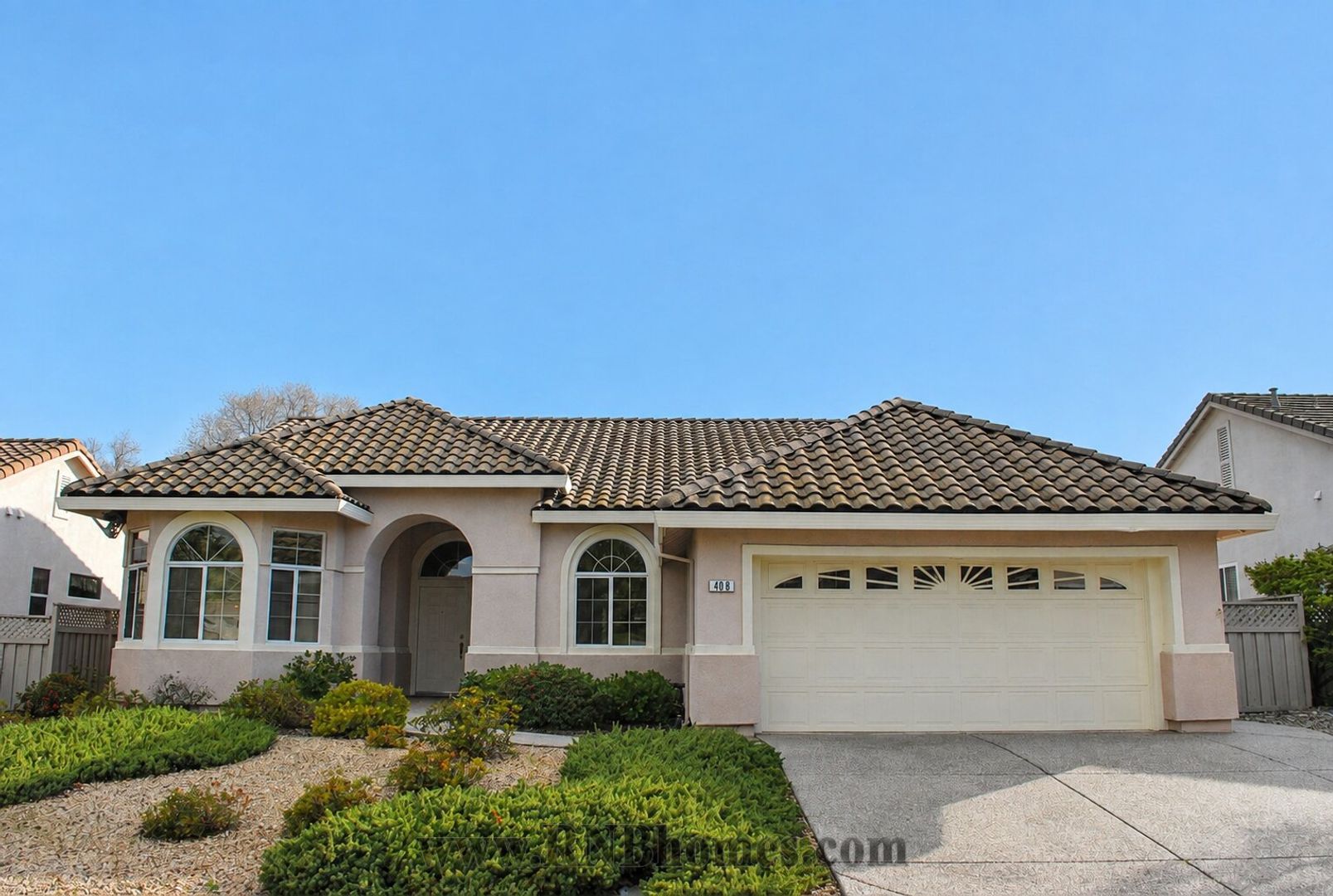 Roseville House: 408 Angelrock Court