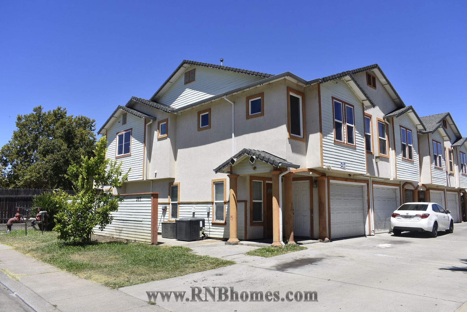 Sacramento Apartment: 367 Mobley Avenue