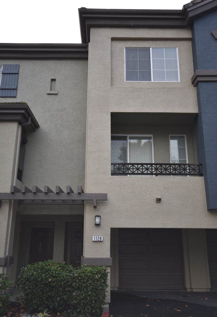 Sacramento House: 2001 Club Center Drive Unit 1128