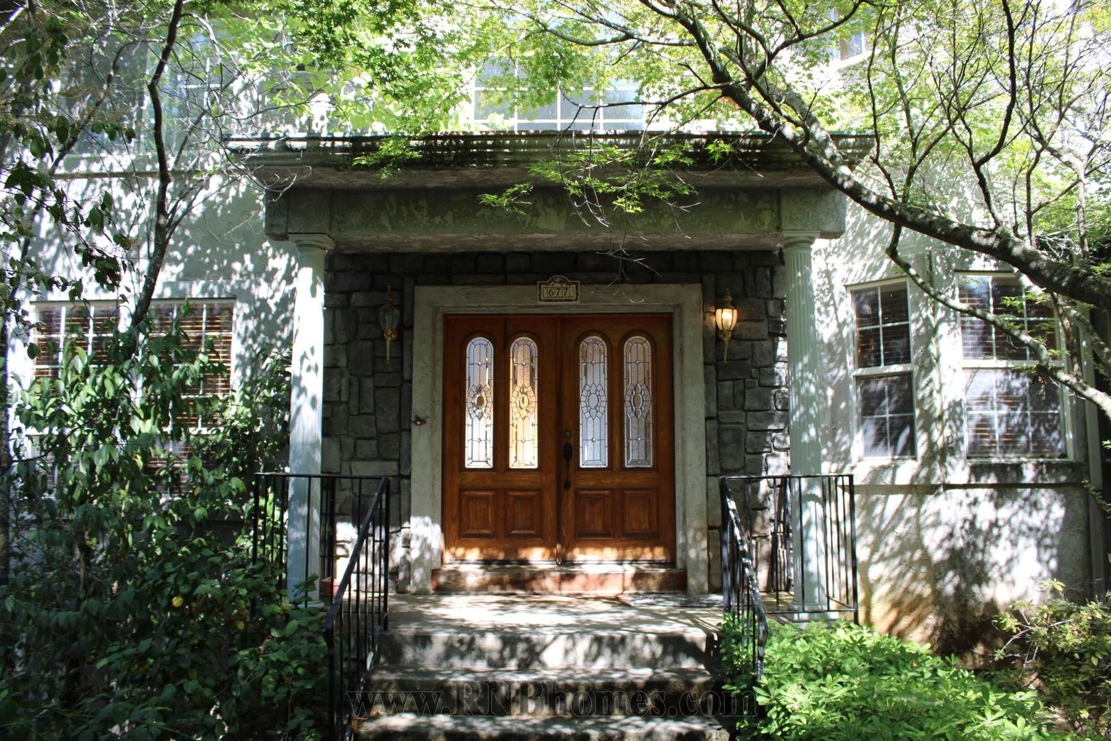 Auburn House: 677 Hoppe Lane