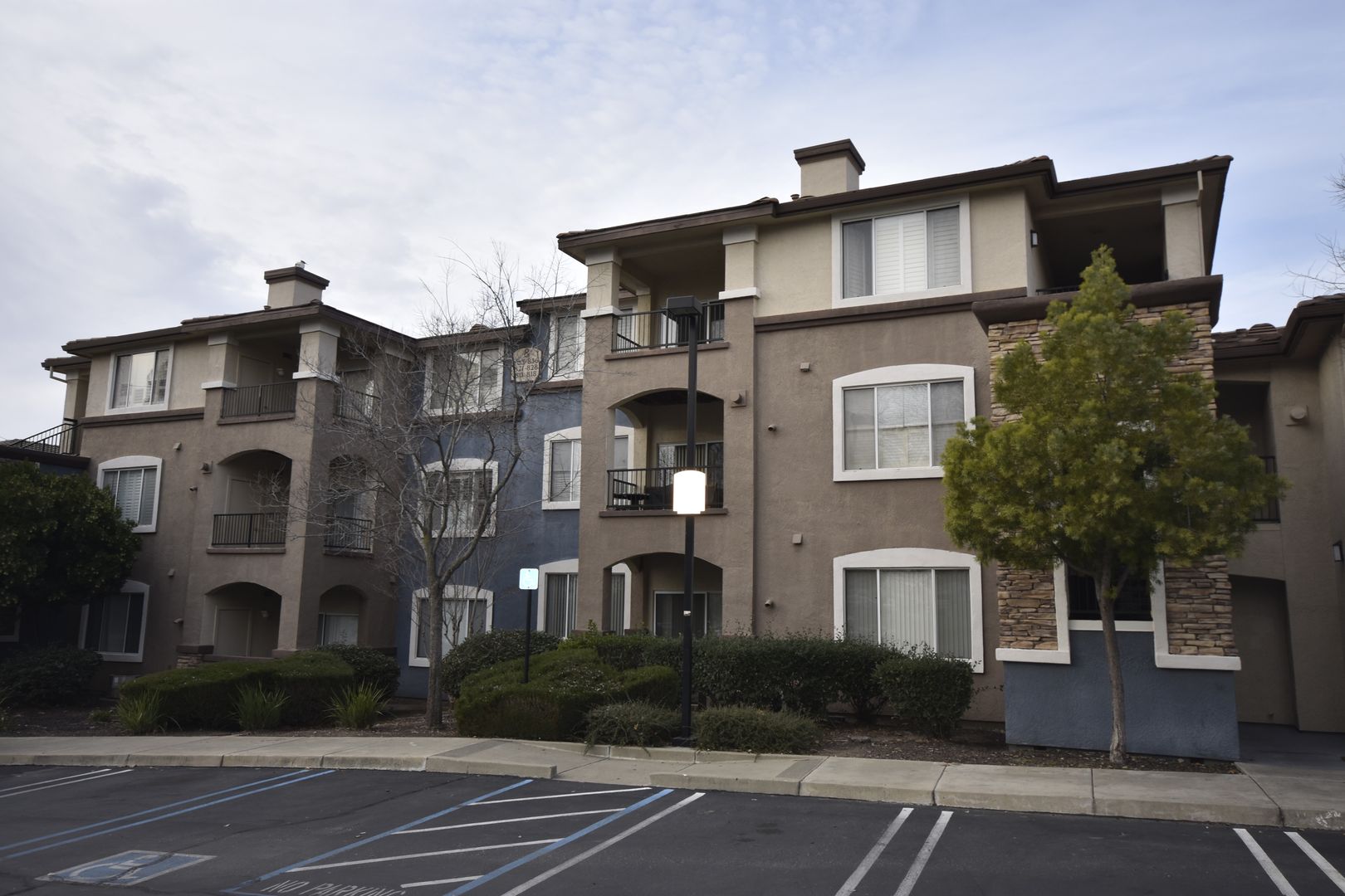Roseville House: 701 Gibson Drive Unit 836