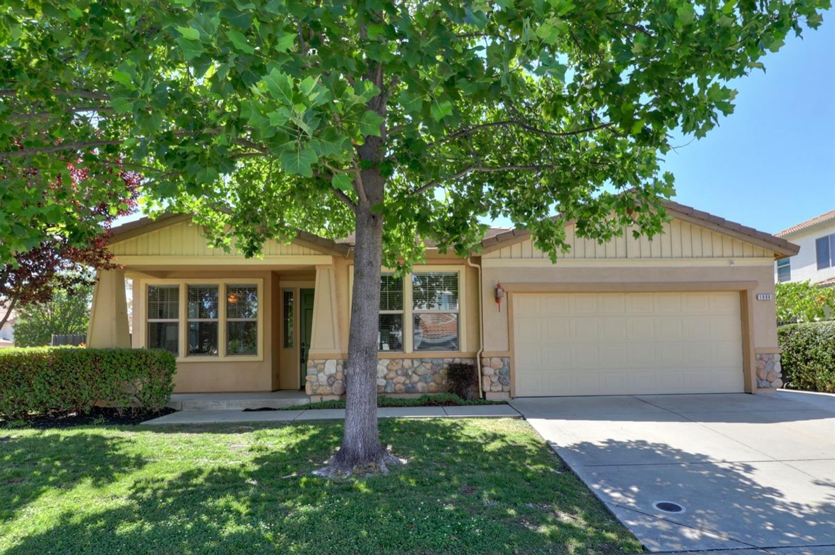 Roseville House: 1996 Saint Patrick Way