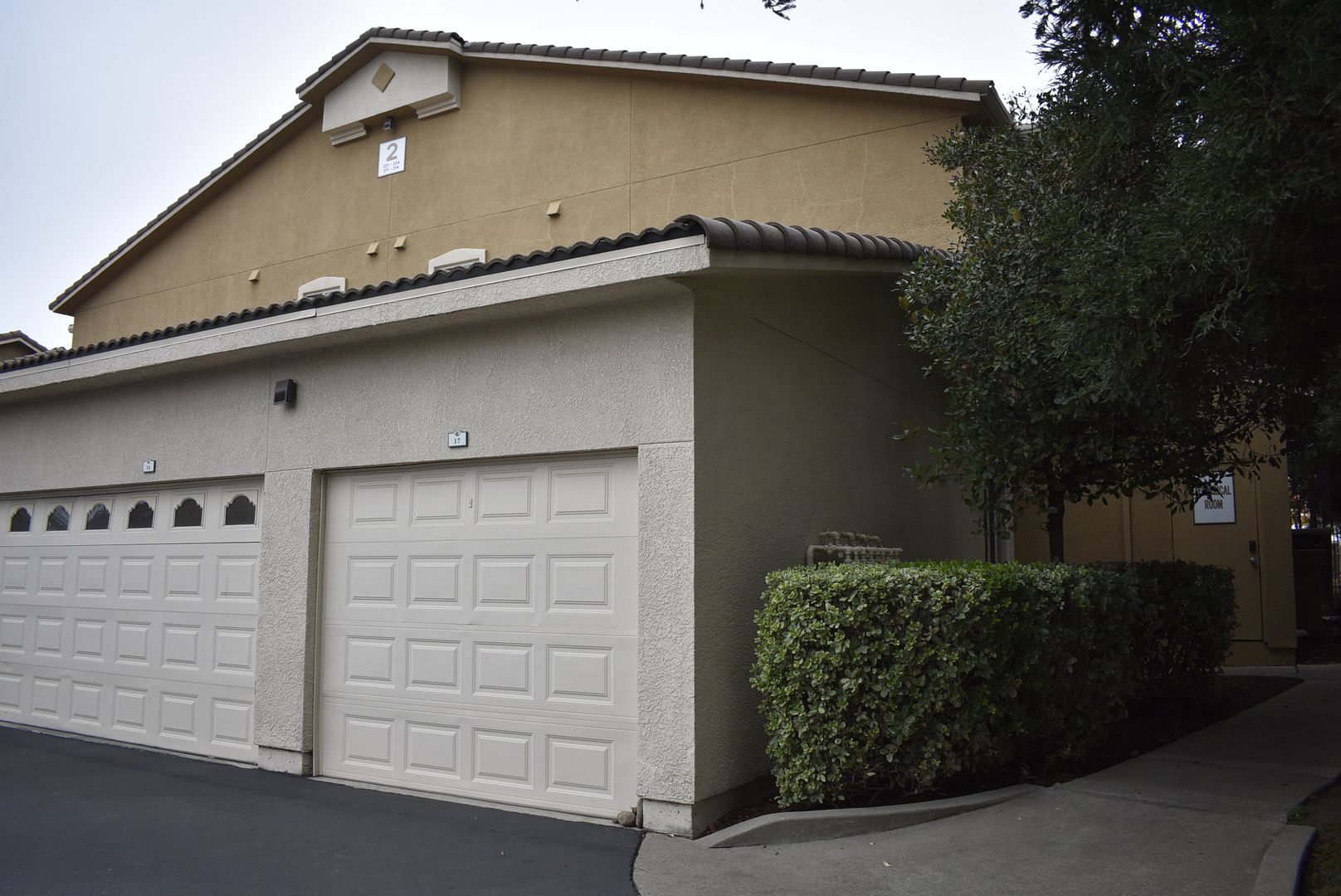 Roseville House: 501 Gibson Drive Unit 221