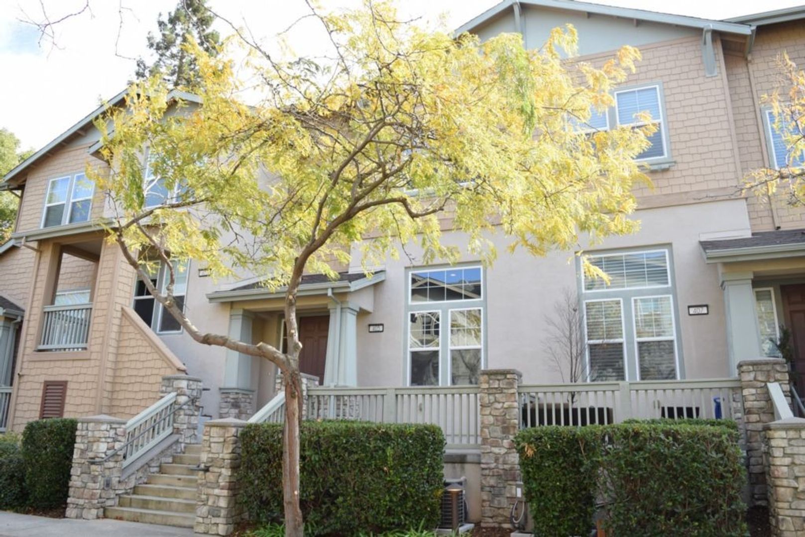 Sacramento House: 405 Washington Square Unit 19