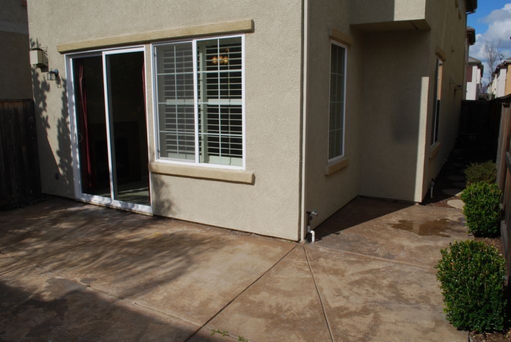 Roseville House: 8415 Oliva Road