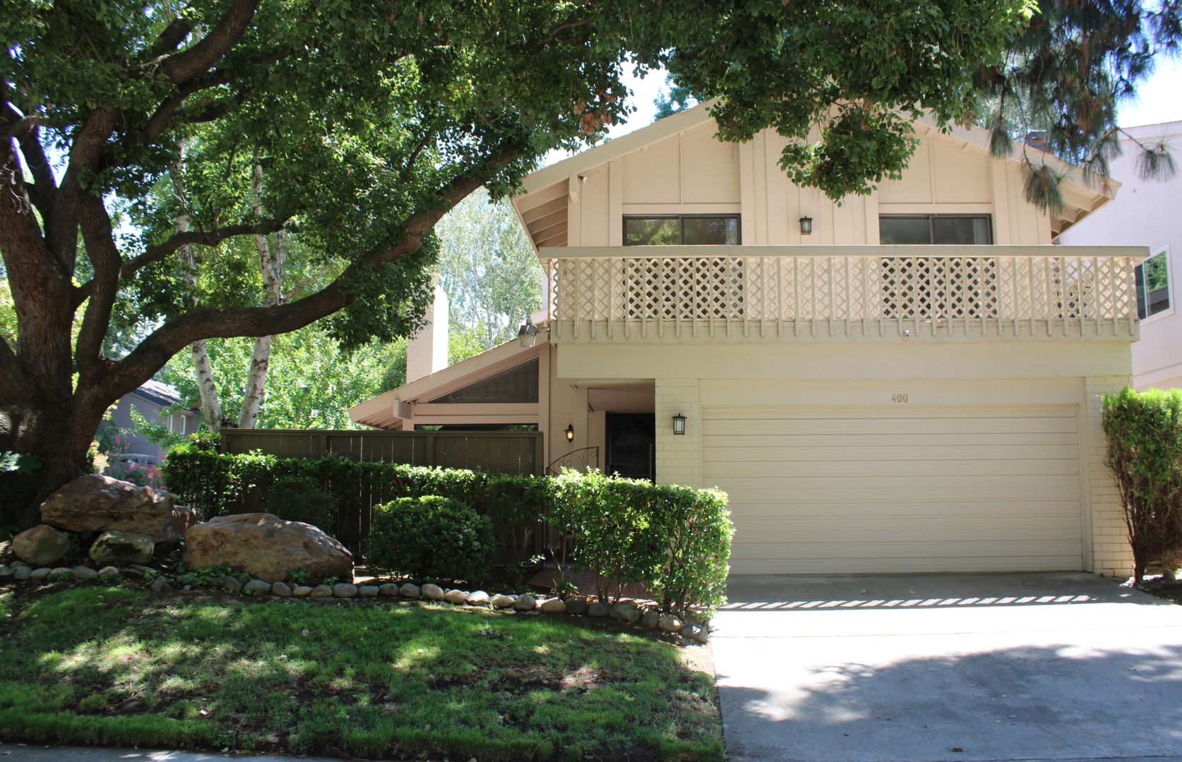 Sacramento House: 400 Hartnell Place