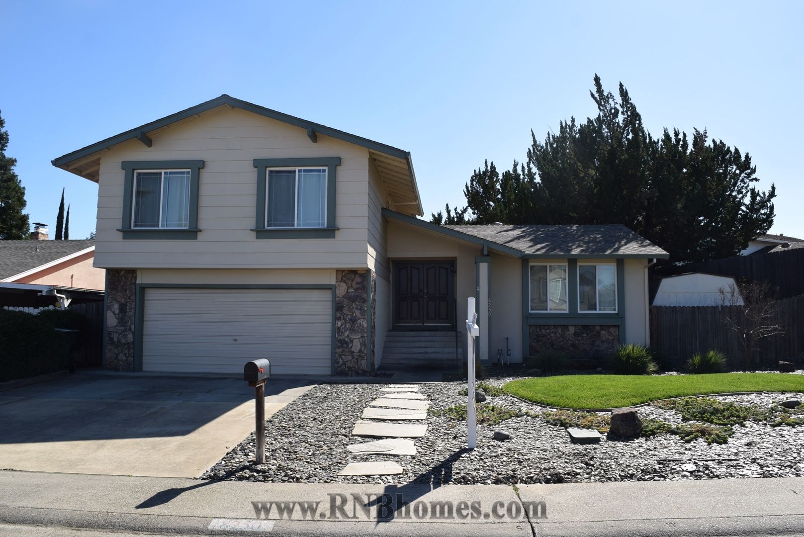 Citrus Heights House: 8250 Canyon Oak Drive