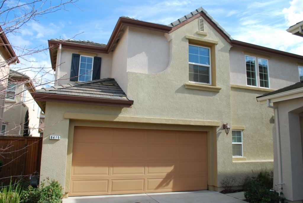 Roseville House: 8415 Oliva Road