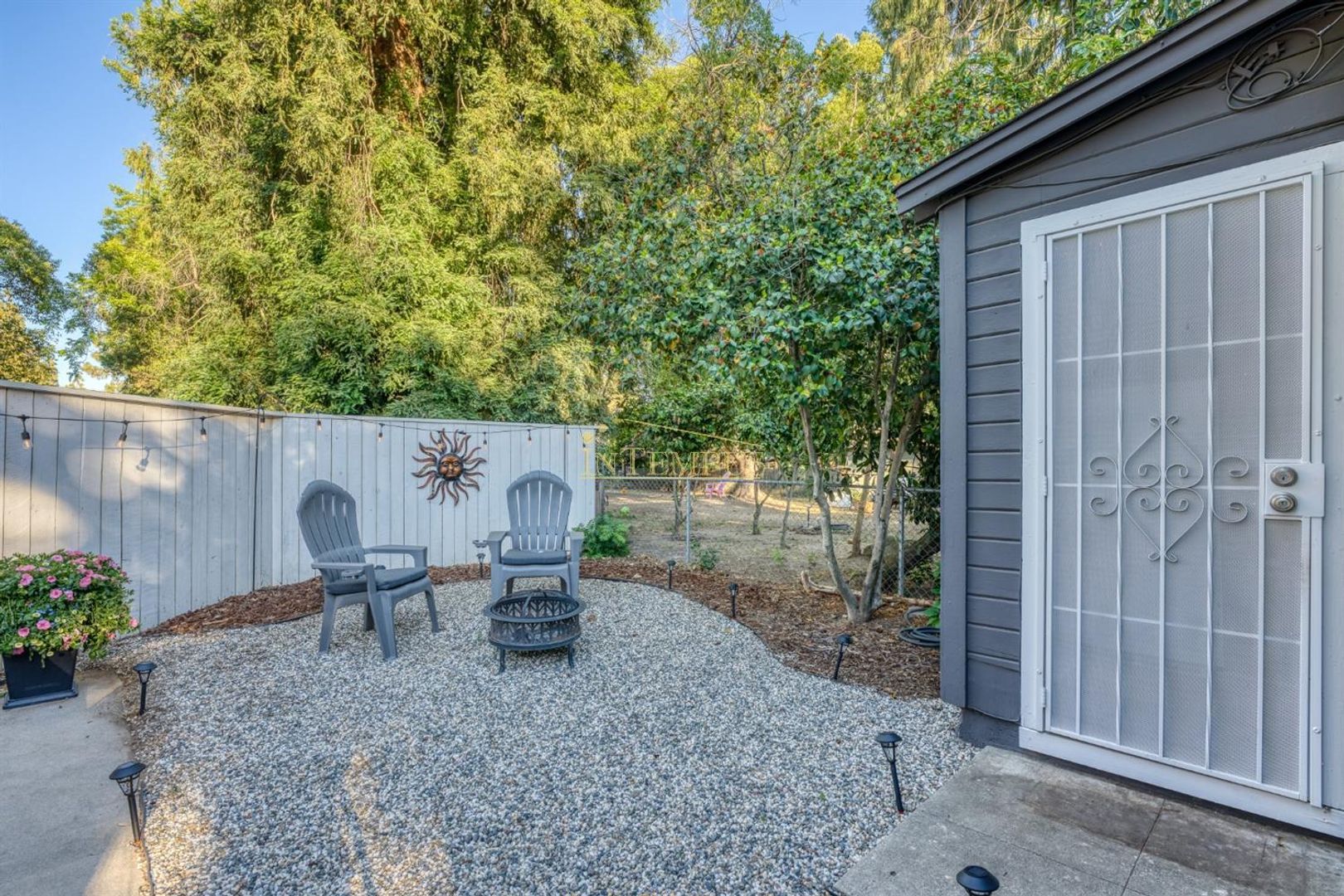 Roseville House: 159 1/2 Donner Avenue