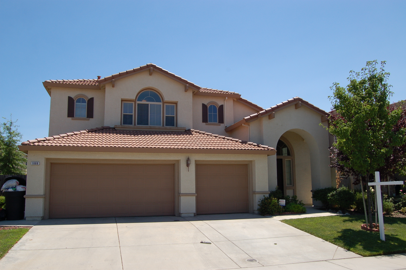 Roseville House: 1888 Monterey Pines Drive
