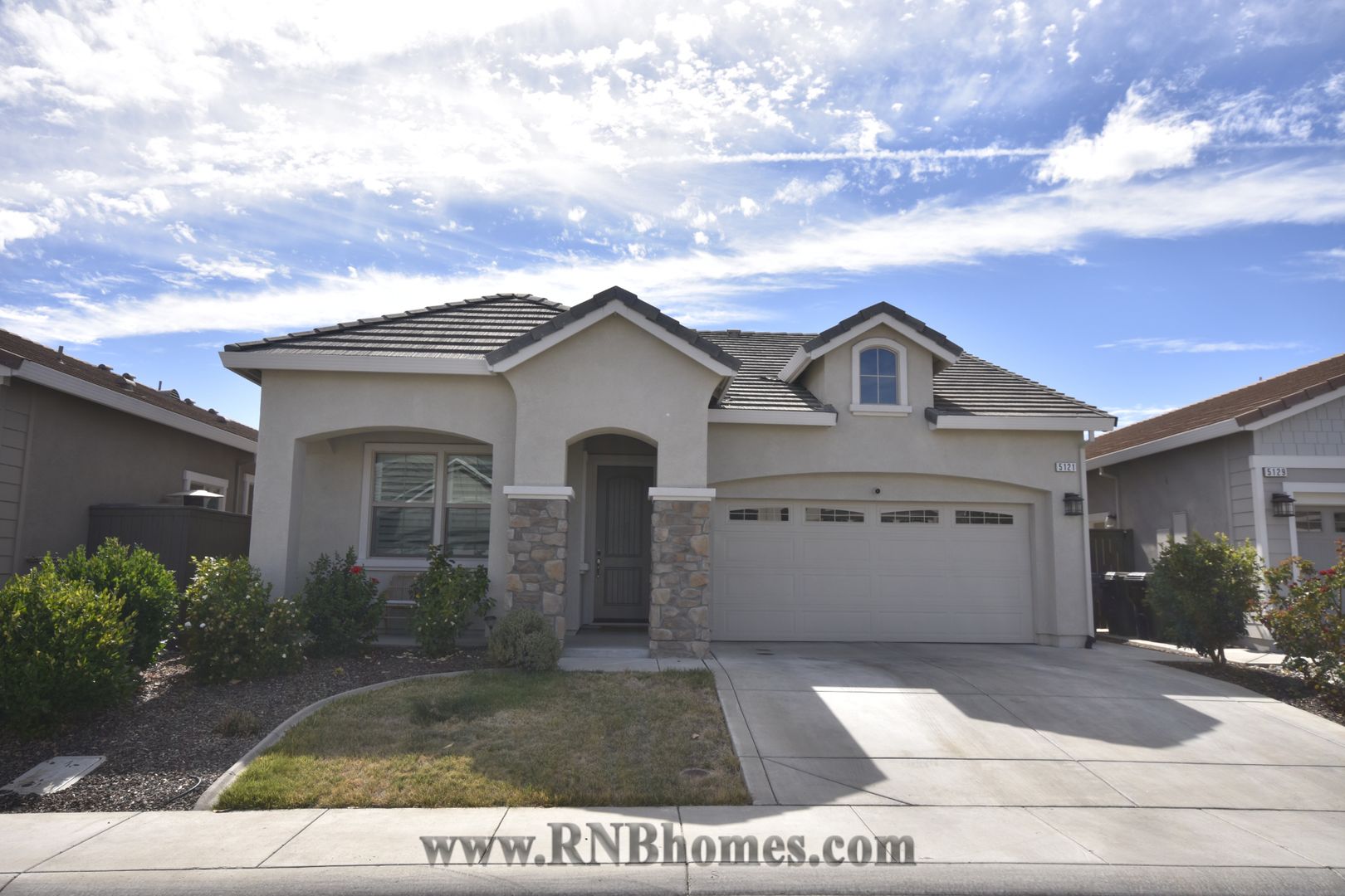 Roseville House: 5121 Creekhollow Way