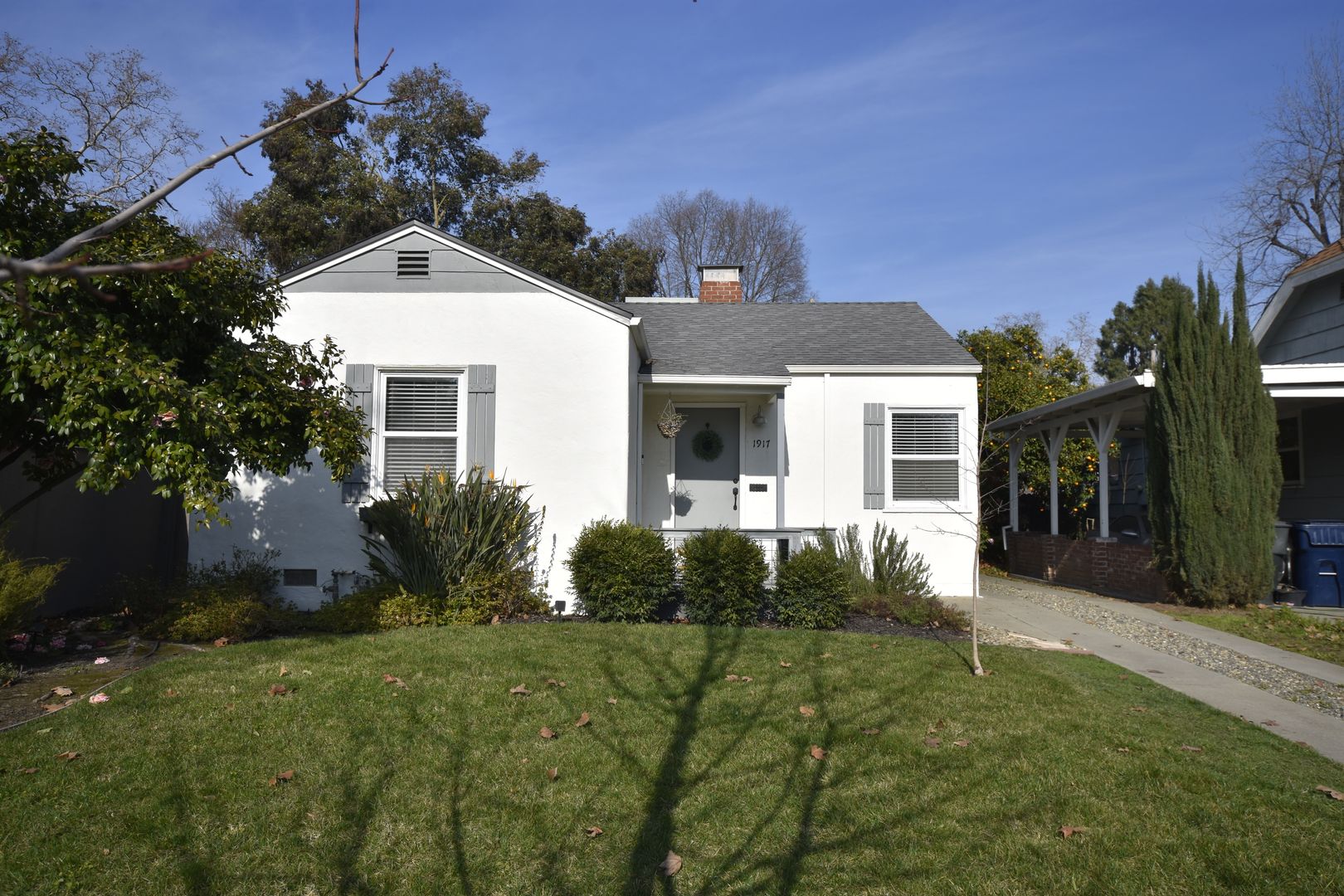 Sacramento House: 1917 3rd Avenue