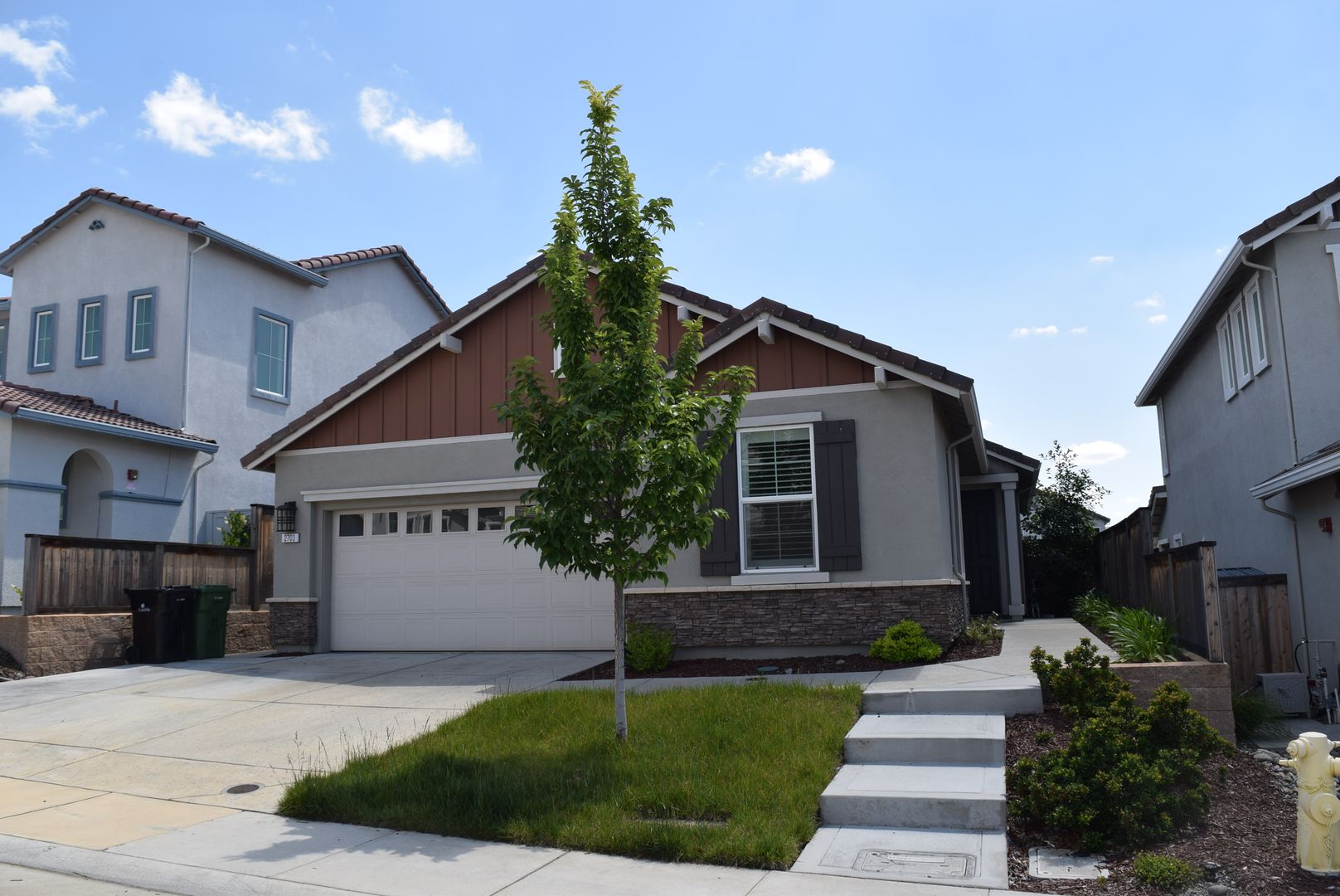 Lincoln House: 2703 Coronado Lane