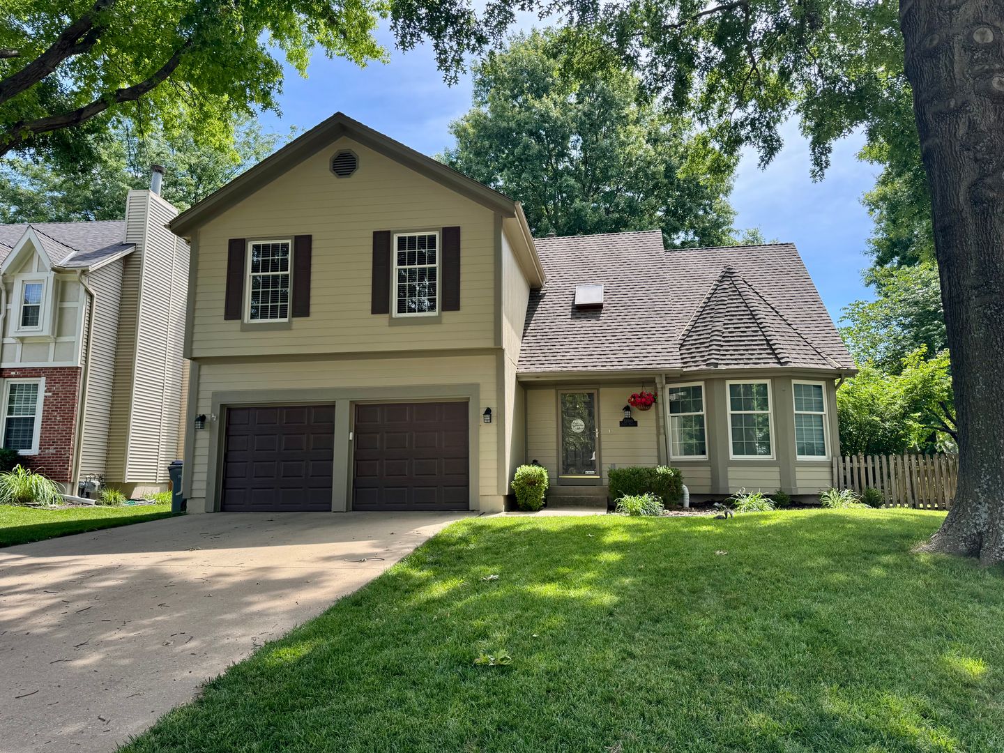 Olathe House: 12009 S. Hallet St.