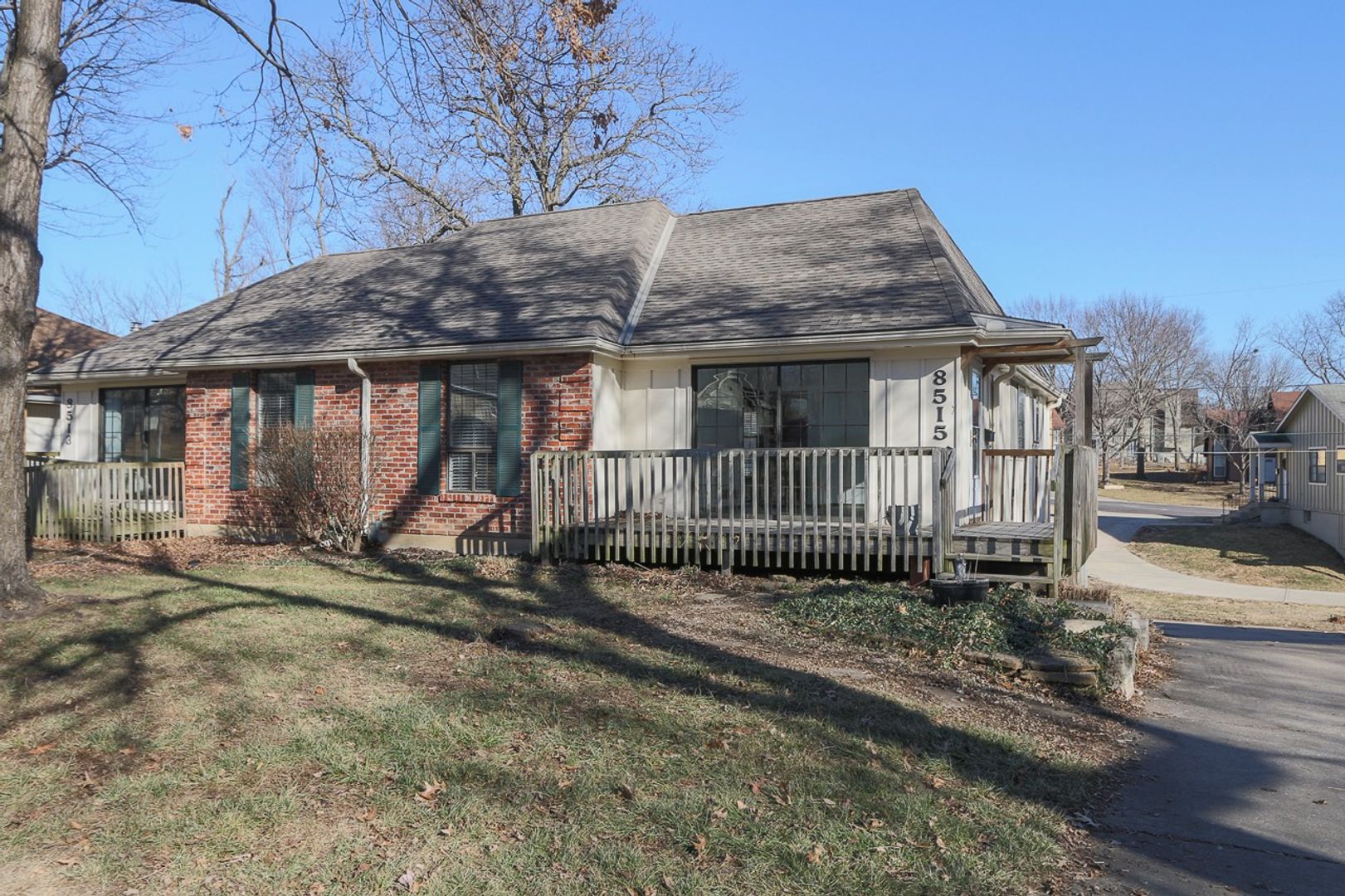 Overland Park House: 8515 Robinson St