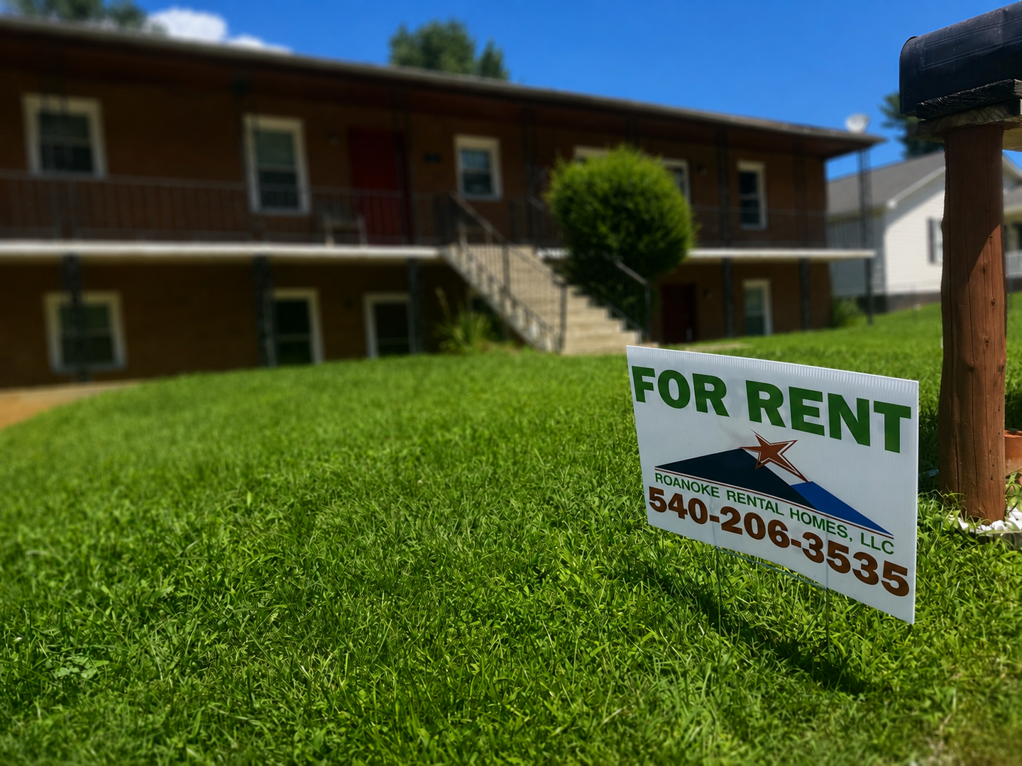 Roanoke Apartment: 3511 Barberry Ave, NW