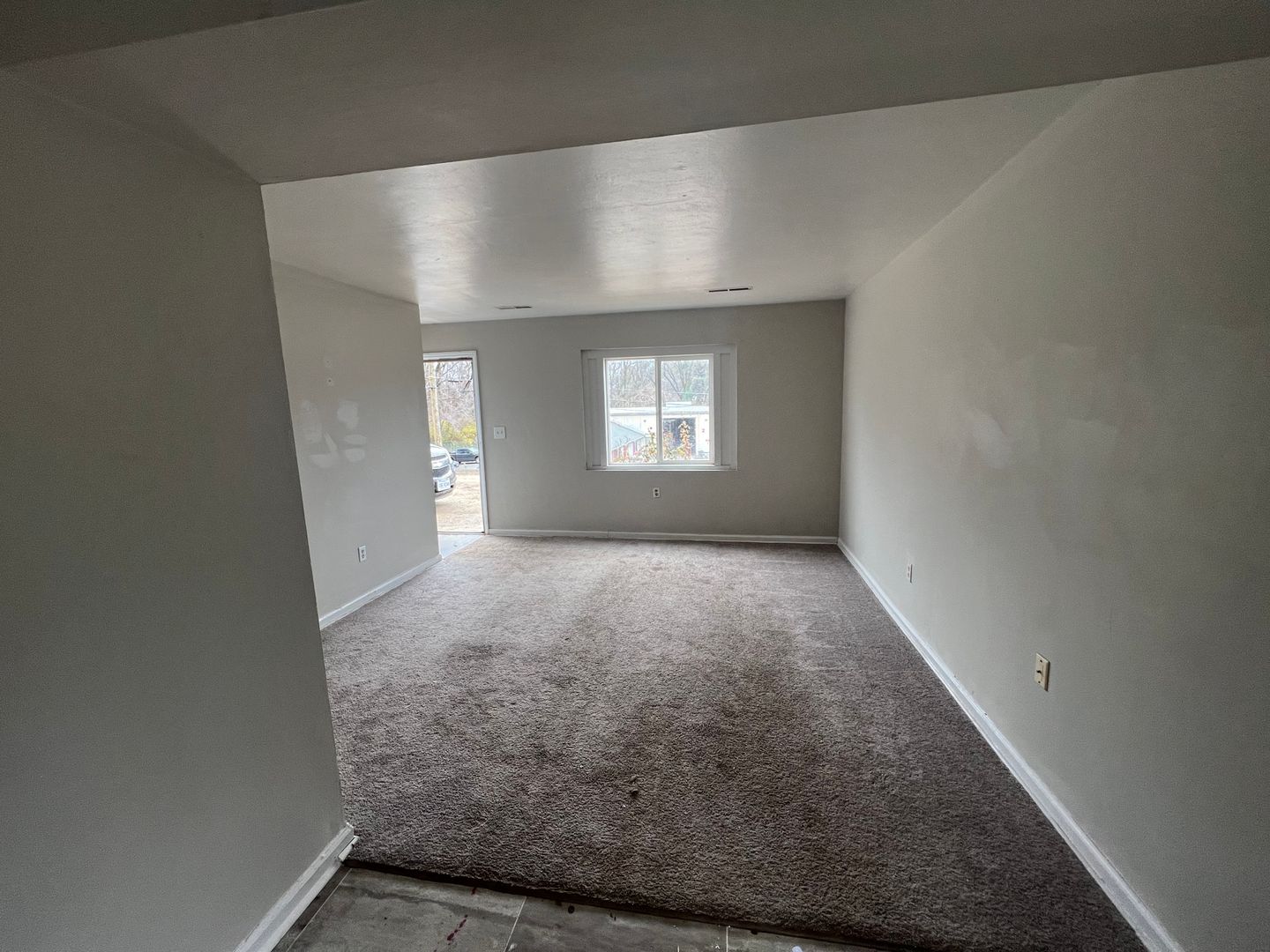 Roanoke Apartment: 1646-1648 Eastern Ave NE