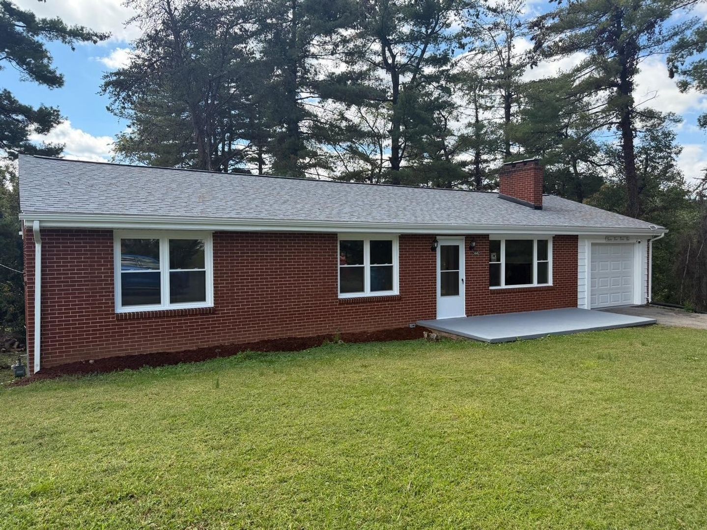 Roanoke House: 3442 Kershaw Rd NW