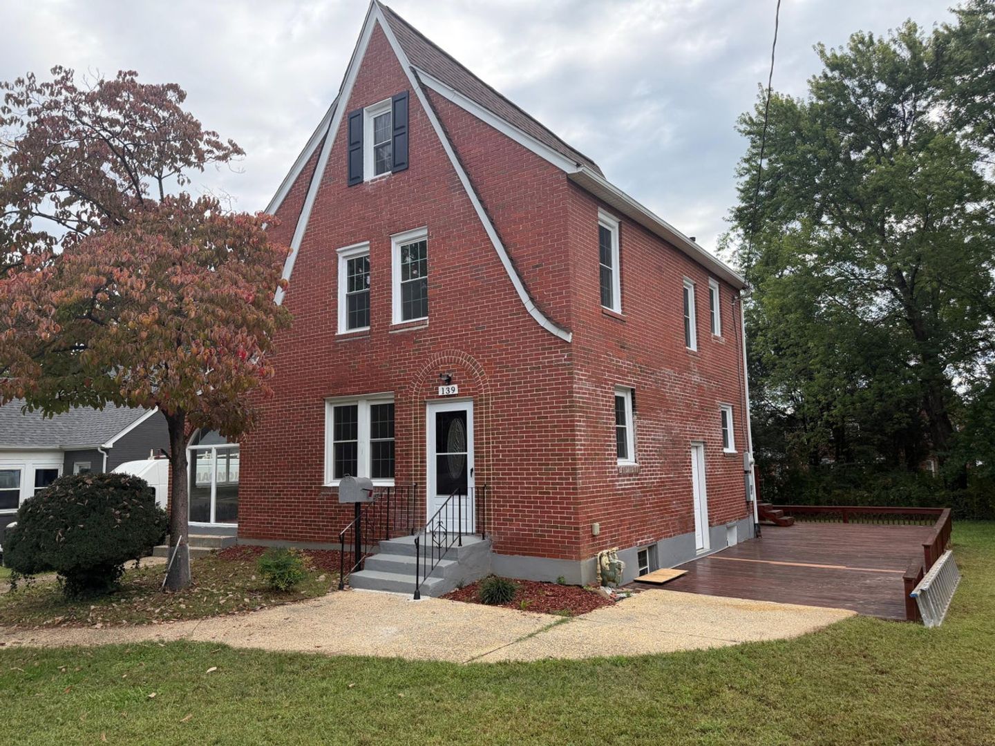 Roanoke House: 139 Lee Ave NE