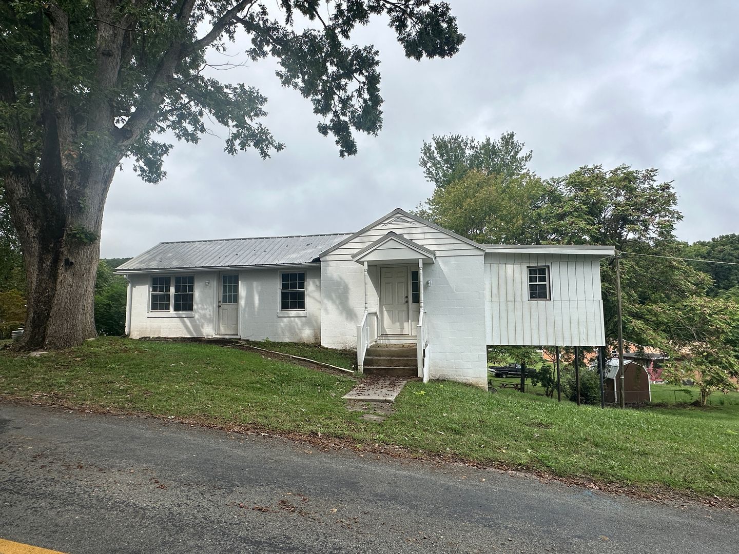 Salem House: 619 Texas Hollow