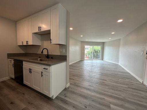 Spacious 2 Bed / 2 Bath in a Prime San Diego Location ✨ – photo 1