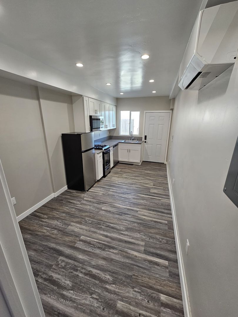 San Diego Apartment: 5358 Wightman Street