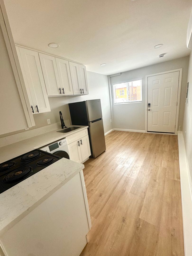 San Diego Apartment: 4586 Idaho Street