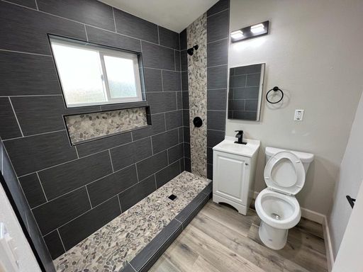Wow!!! Brand Newly Remodeled 1br unit, Washer/Dryer Inside unit. – photo 1
