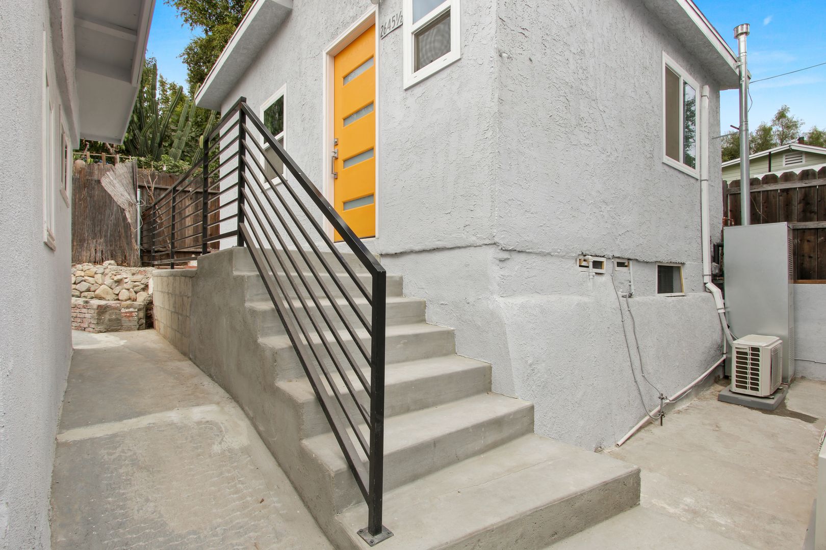 Los Angeles Apartment: 2641 Riverside Terrace