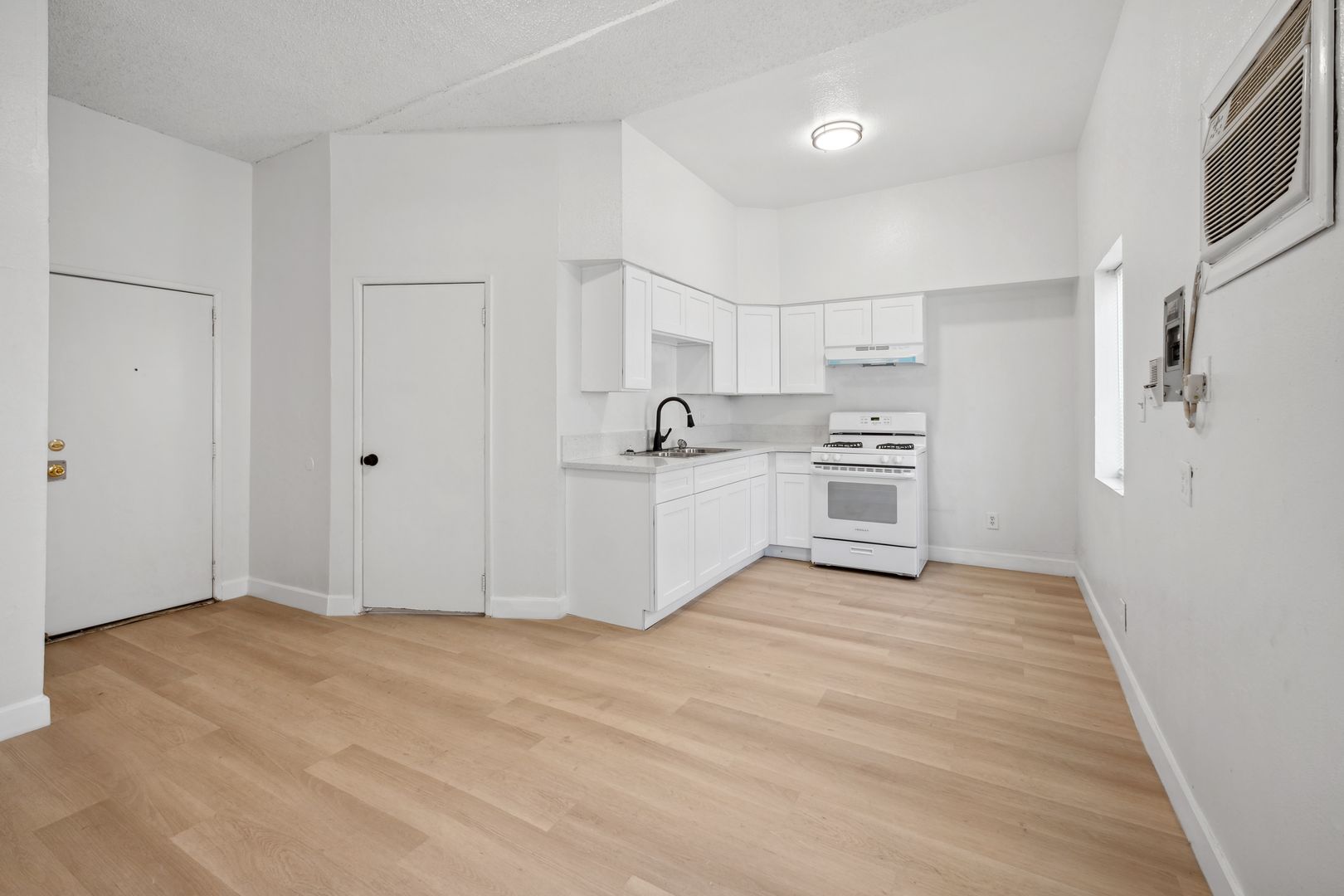 Los Angeles Apartment: 222 S Ave 18