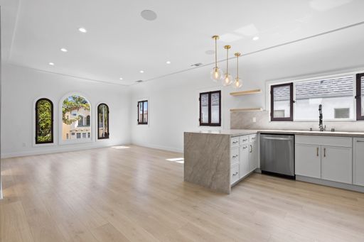 3 Bed / 2 1/2 Bath Luxury Apartments - Just steps from The Grove! – photo 1