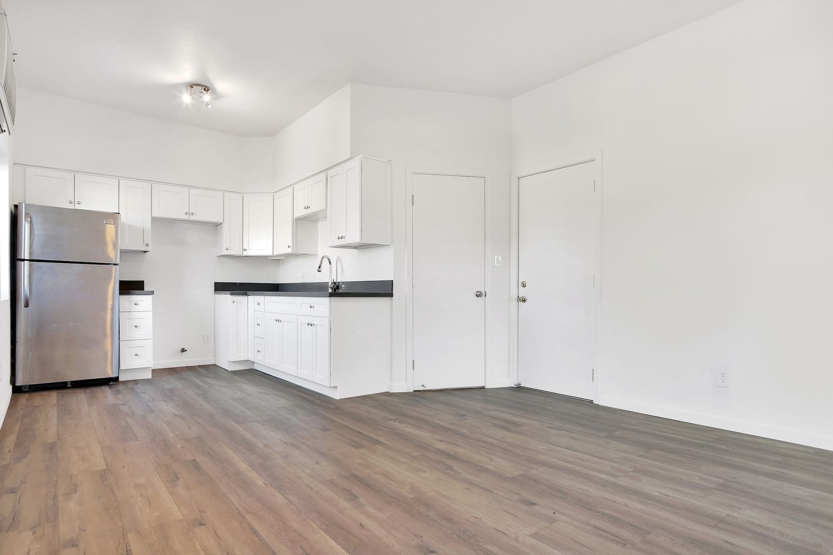 Los Angeles Apartment: 222 S Ave 18