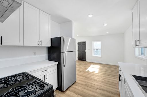 Newly Remodeled 1 Bedroom / 1 Bath Bungalow-style in the Heart of Hollywood! – photo 1
