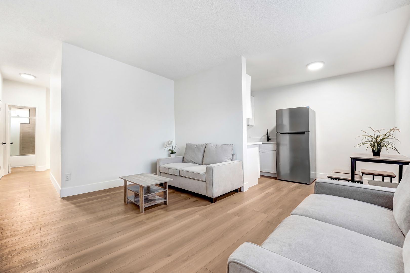 Los Angeles Apartment: 1115 Fedora St.