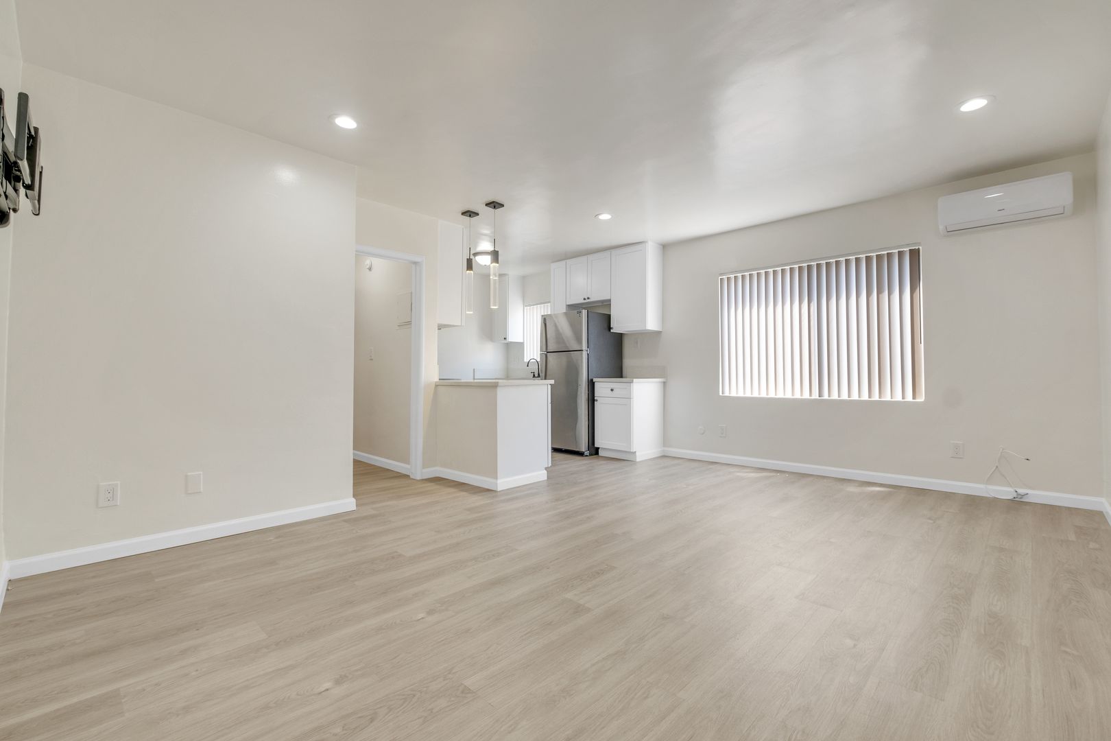 North Hollywood Apartment: 5105 Bakman Ave.