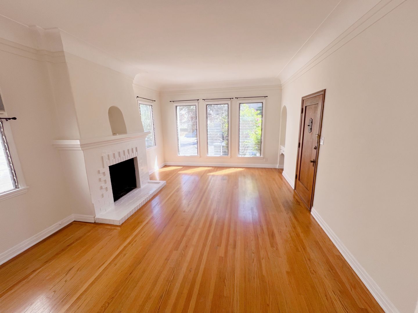 Los Angeles Apartment: 447 N Curson Ave.