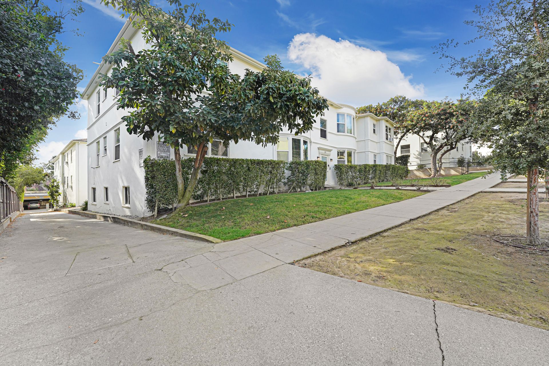 Los Angeles Apartment: 3312 Rowena Ave - #2