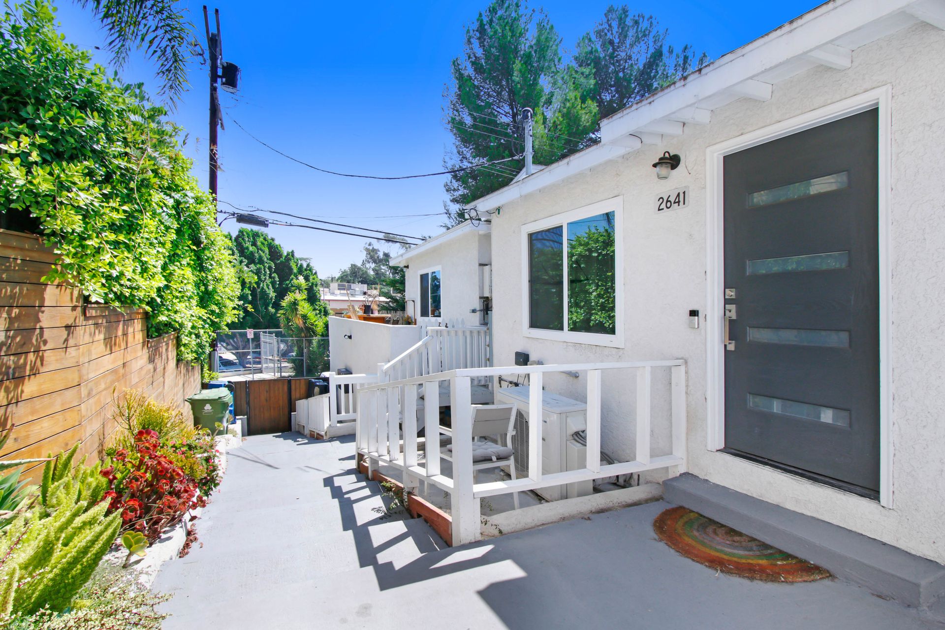 Los Angeles Condo: 2641 Riverside Terrace