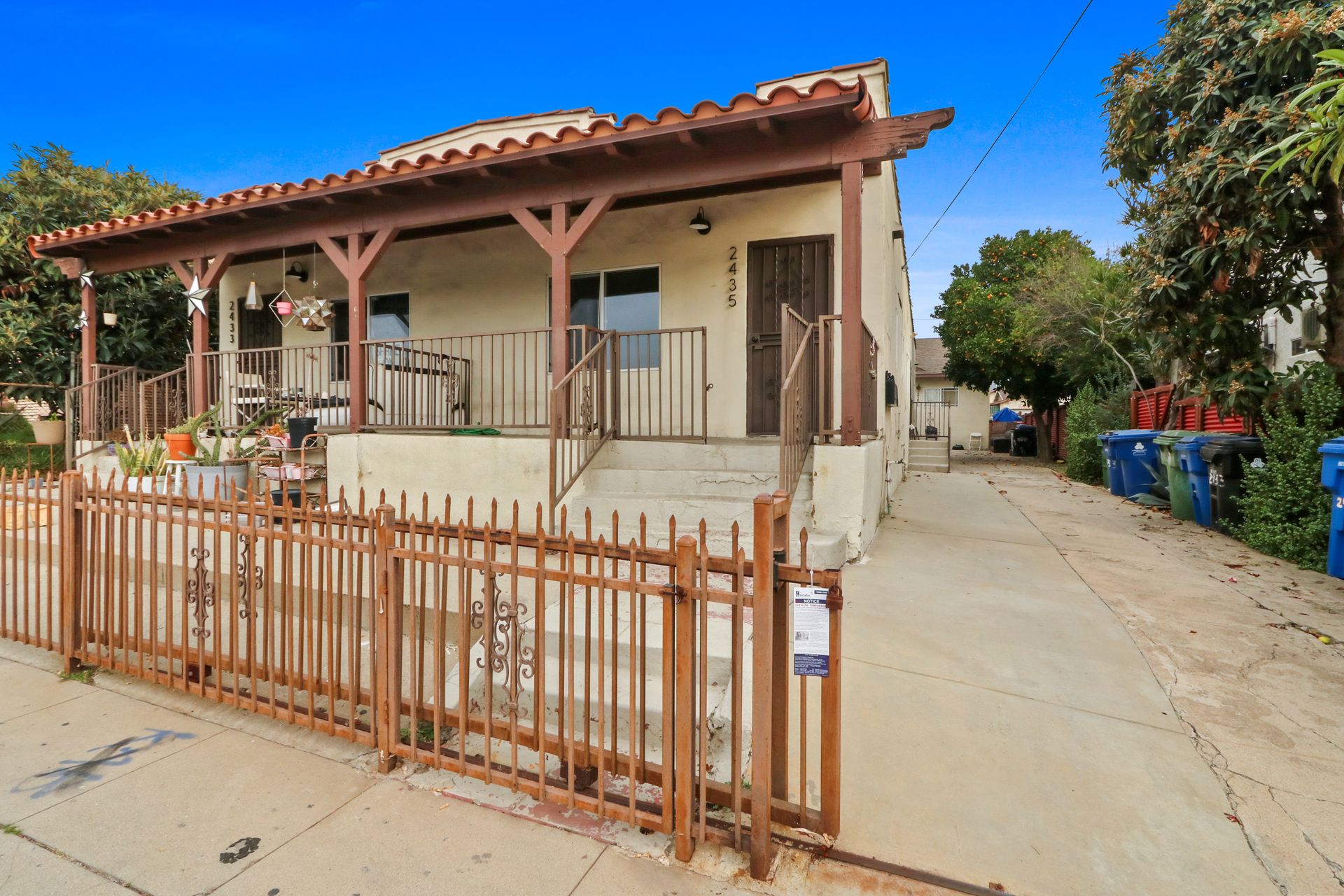 Los Angeles Condo: 2433 Houston St.