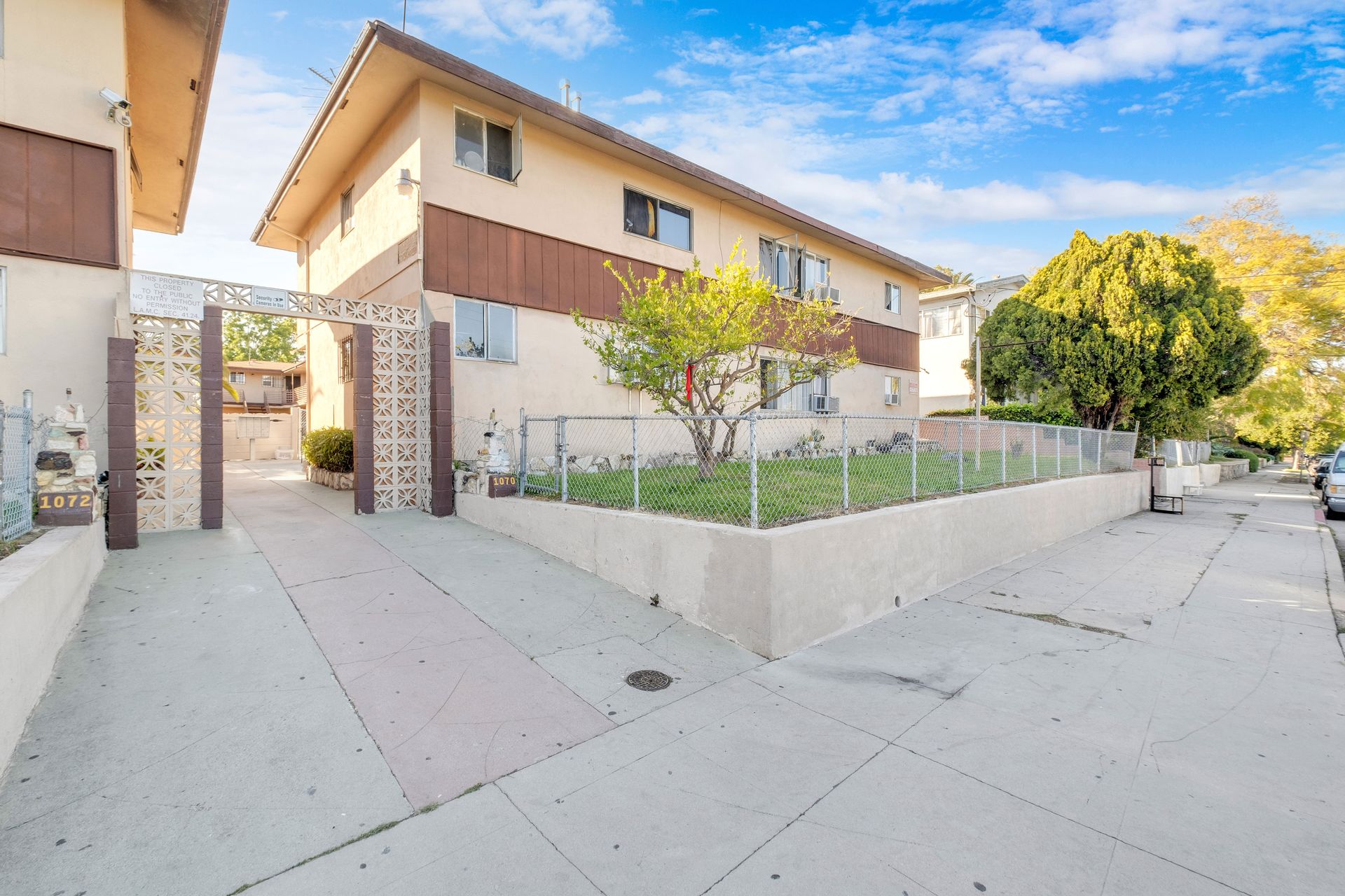 Los  Angeles Apartment: 1070 W Kensington