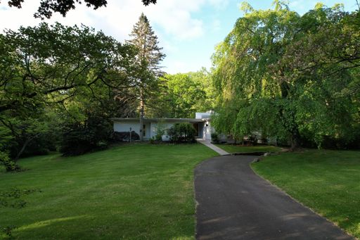 Beautiful 3 Bedroom On Private Lot