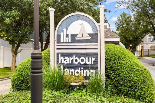 Luxury Waterfront Living at 38 Harbour Close – photo 1