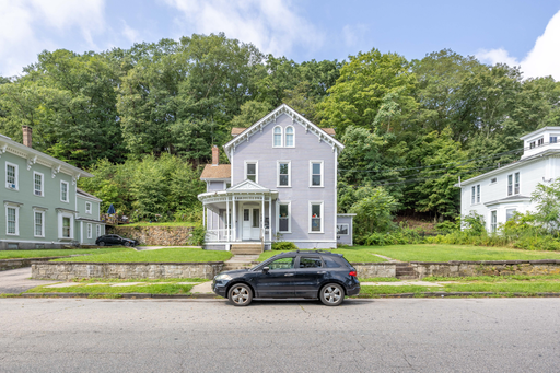 Freshly updated charming 1-Bedroom apartment