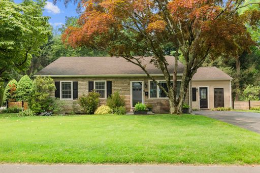 Comfortable Three-Bedroom, Two-Bathroom Home – photo 1