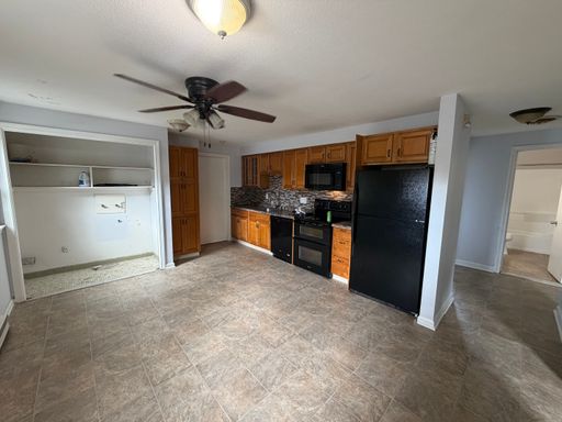 Spacious 2-Bedroom Apartment – Heat & Electric Included! – photo 1
